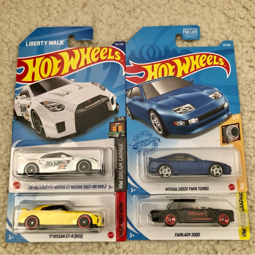 Hot Wheels Nissan Set (4)